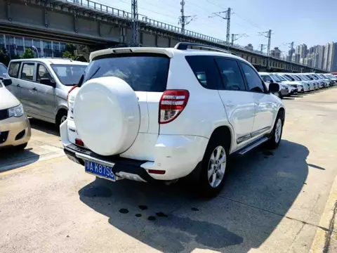 Toyota RAV4 2011 2.0L Automatic Classic Edition — thumbnail 4