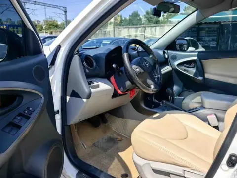 Toyota RAV4 2011 2.0L Automatic Classic Edition — thumbnail 5