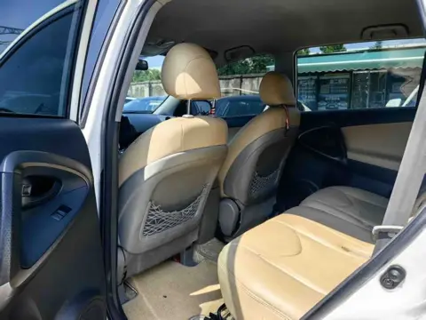 Toyota RAV4 2011 2.0L Automatic Classic Edition — thumbnail 6