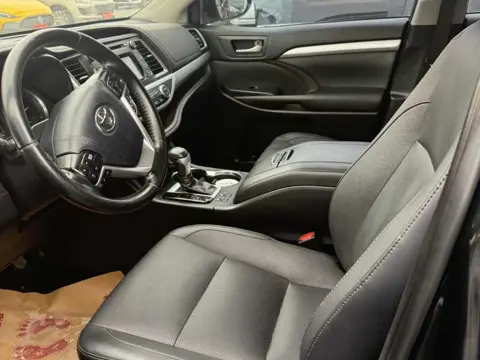 Toyota Highlander 2021 2.0T 4WD Premium 7-Seater — thumbnail 4