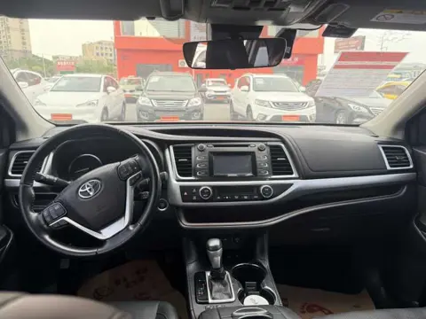 Toyota Highlander 2021 2.0T 4WD Premium 7-Seater — thumbnail 6