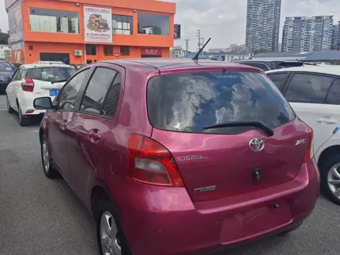 Toyota Yaris 2009 1.6E Automatic Comfort Edition — thumbnail 4