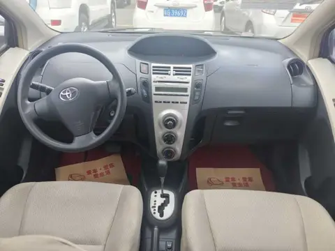Toyota Yaris 2009 1.6E Automatic Comfort Edition — thumbnail 6