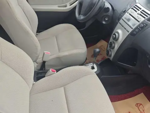 Toyota Yaris 2009 1.6E Automatic Comfort Edition — thumbnail 8