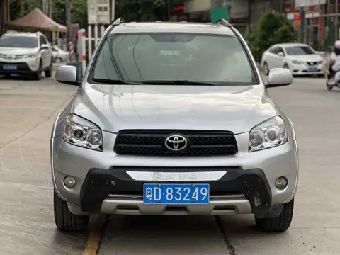 Toyota RAV4 2009 2.4L Automatic Luxury Edition — thumbnail 2