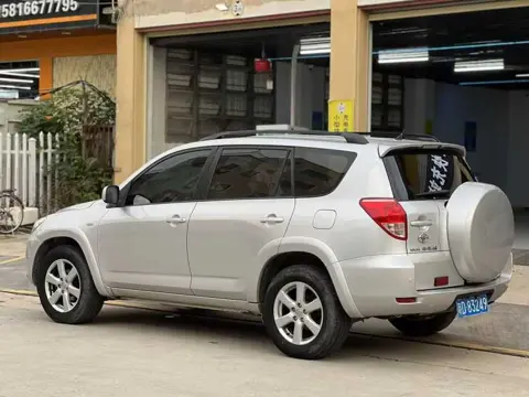 Toyota RAV4 2009 2.4L Automatic Luxury Edition — thumbnail 3