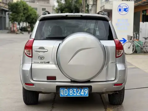 Toyota RAV4 2009 2.4L Automatic Luxury Edition — thumbnail 4